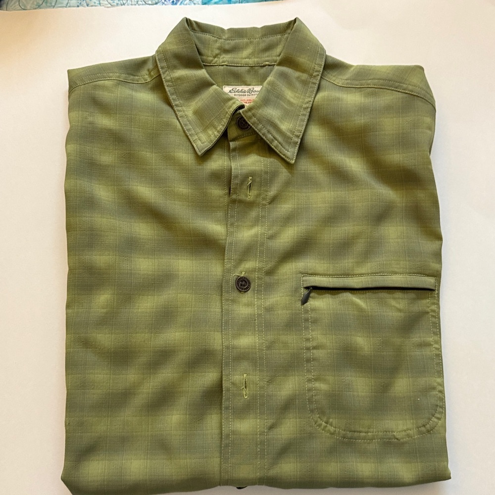 Eddie Bauer Men’s Short Sleeve Shirt, Size L/XL.